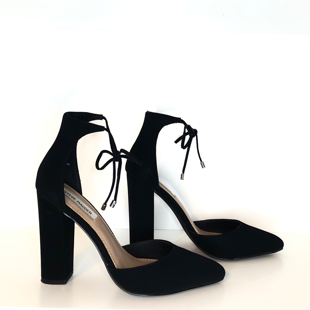 Steve Madden Personas Ankle-High Pump